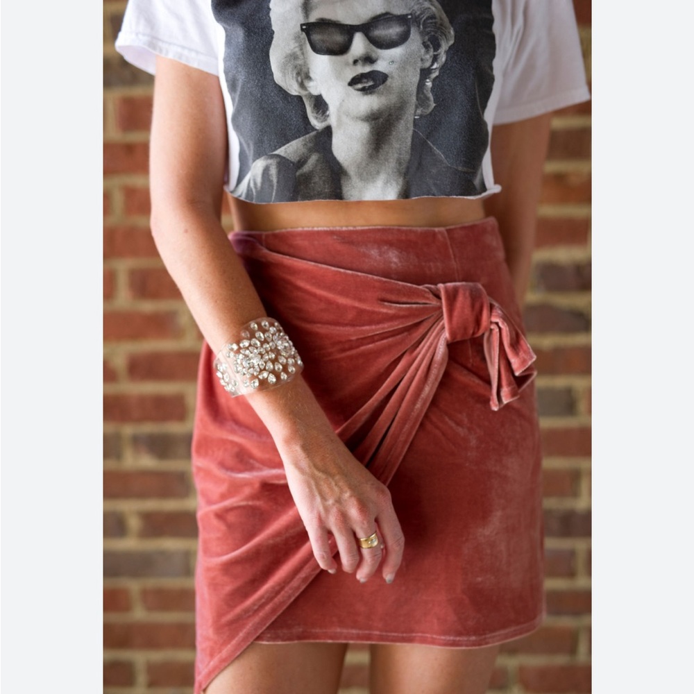 Tularosa Katie velvet skirt in rose. Stretchy and zips in back.